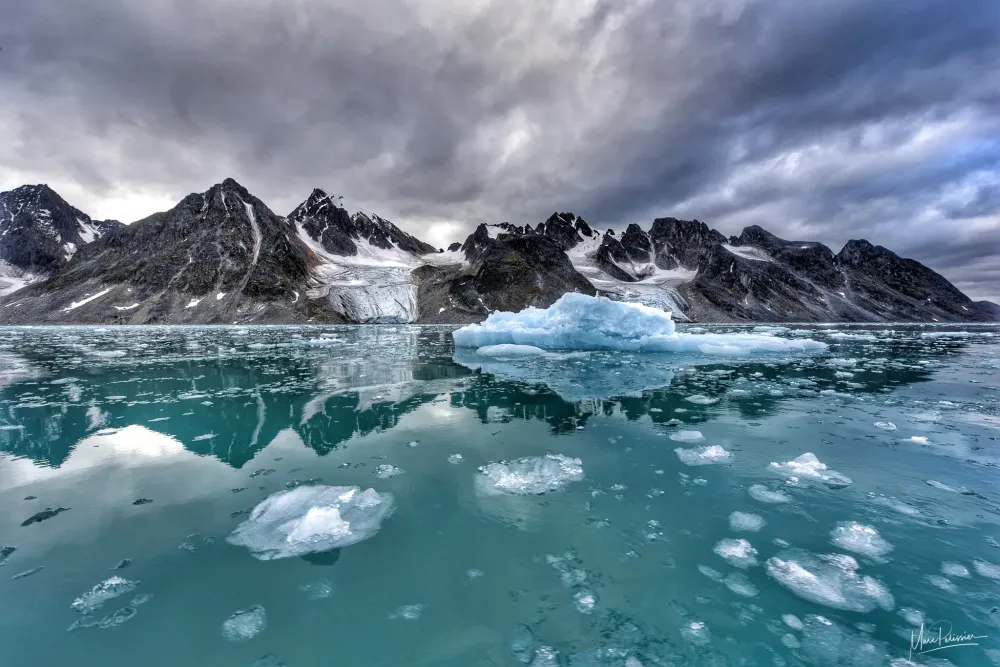 Top 10 Places to Visit in Longyearbyen – Nature, Adventure, and History