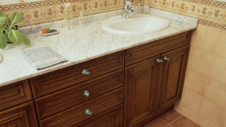 The Color Scheme No Demo Reno Says No Longer Works In A Bathroom