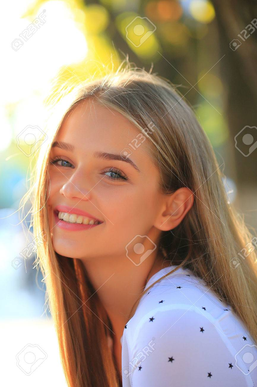 Pin by Share the love on Skinny girls Straight blonde hair Long 