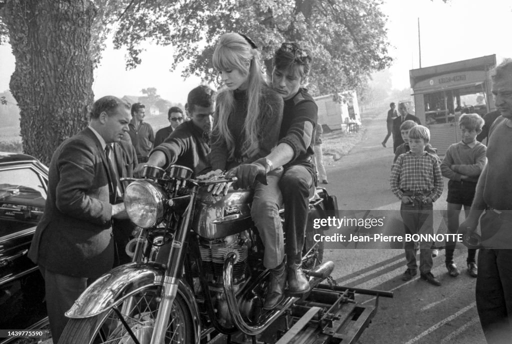 Alain Delon et Marianne Faithfull lors du tournage du film La News 