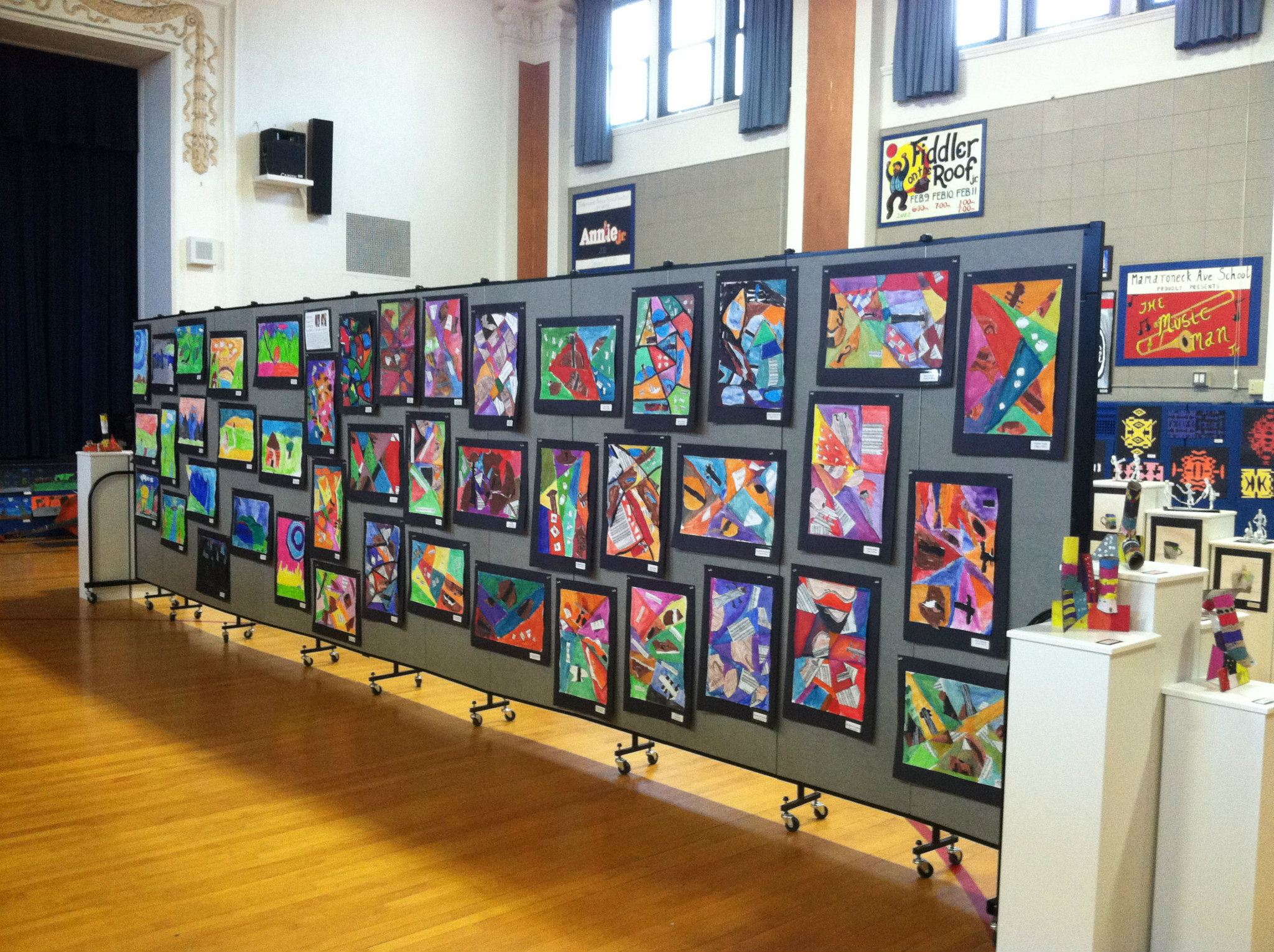 Creative Ways To Display Student Artwork Screenflex