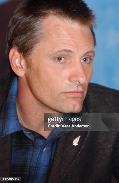 How to Use WireImage for Press Conference Photography