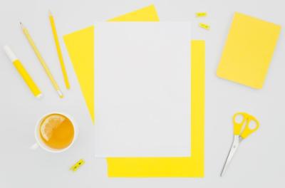 Flat lay paper mockup with office supplies – Download for free