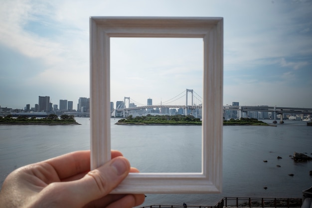 Framing landscape while traveling