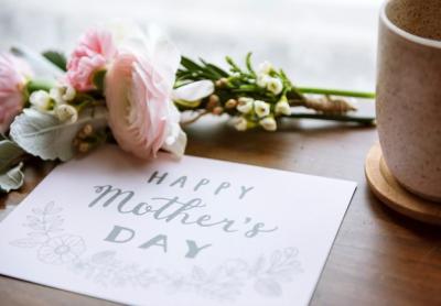 Ranunculus Flowers Bouquet with Happy Mothers Day Wishing Card