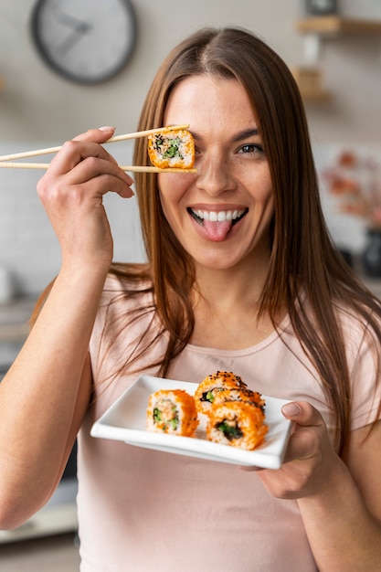 17 Lifestyle Photos of People Ordering Sushi at Home