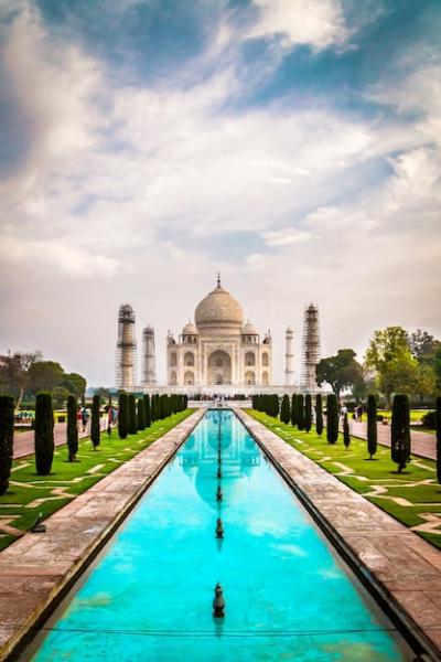 Vertical Shot of Taj Mahal Building in Agra USA Under a Cloudy Sky