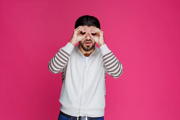 Man making owl face and eyes with fingers – Free Stock Photo for Download