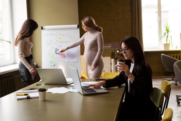 Woman working while pregnant – Free Stock Photo