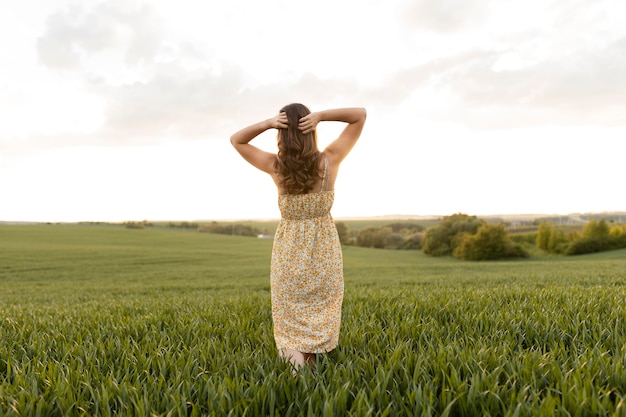 Full Shot Woman Back View | Free Download