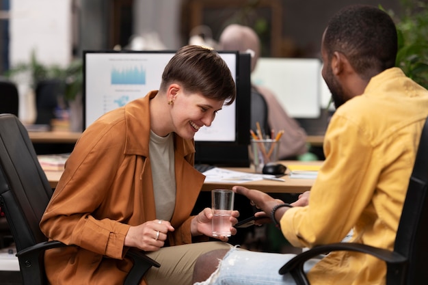 Medium shot colleagues laughing – Free Stock Photo