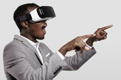 Surprised African Businessman in Virtual Reality with Oculus Rift – Free Stock Photo for Download