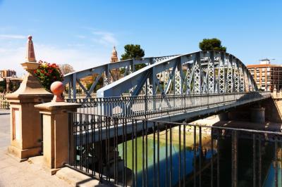 Puente Nuevo: A Stunning Bridge Over Segura – Free Download