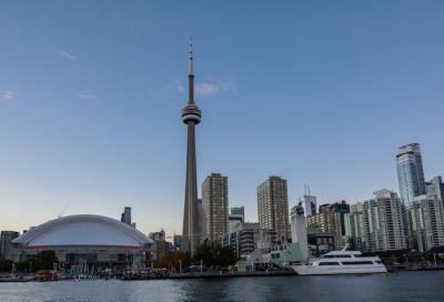 Stunning Toronto Skyline at Sunset – Free Download of Evening City Views