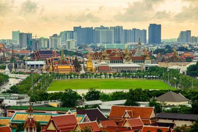 Stunning Twilight View of Bangkok’s Urban City Skyline with Wat Arun, Wat Pho, and Wat Phra Kaew – Free Download