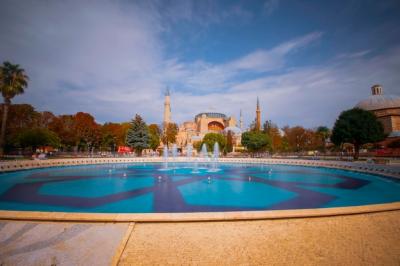 Hagia Sophia in Istanbul: Iconic Byzantine Architecture – Free to Download