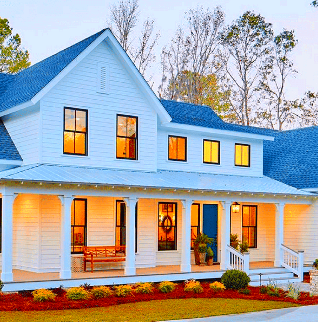 The Best Classic White Farmhouse Inspiration White farmhouse exterior 