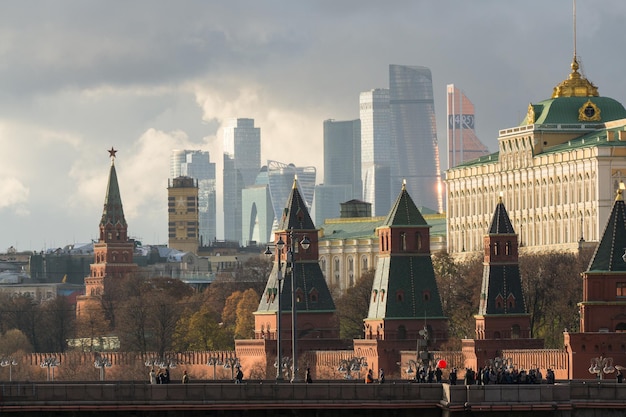 Stunning Moscow Downtown Panorama Featuring the Kremlin and Moscow River – Free Download