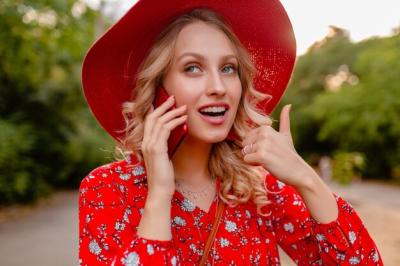 Attractive Stylish Blond Woman in Straw Hat: Summer Fashion Photo – Free Download