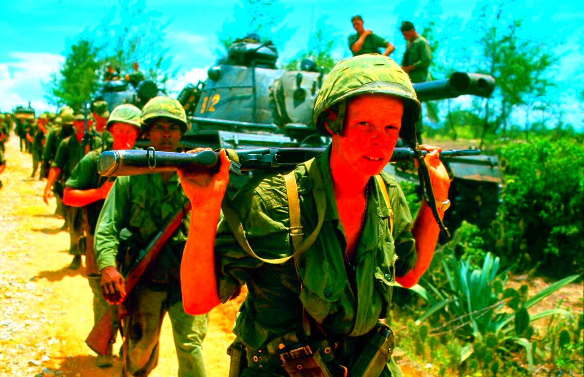 US Marines in Vietnam 1965 30 Amazing Color Photographs That 