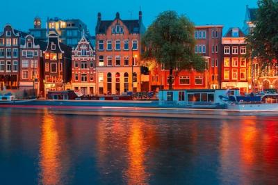 Amsterdam Canal at Night Featuring Iconic Dutch Houses and Boats – Free to Download