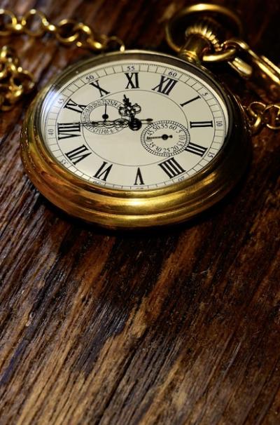 Vintage Old Pocket Watch on Weathered Wood Background – Free Stock Photo for Download