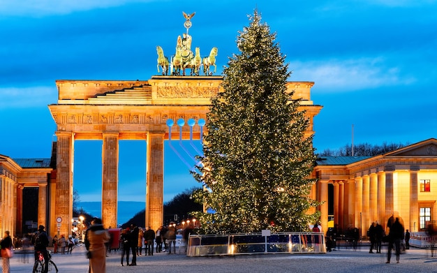 Brandenburg Gate at Night: A Stunning Christmas Scene in Berlin, Germany – Free Download