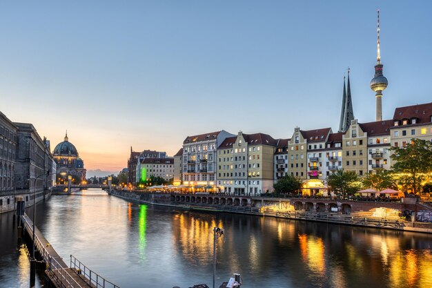 The Nikolaiviertel, River Spree, and Cathedral in Berlin at Twilight – Free Stock Photo for Download