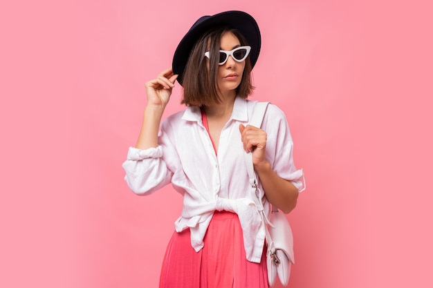 Brunette Woman in Spring Outfit Posing with Stylish Sunglasses – Free Download