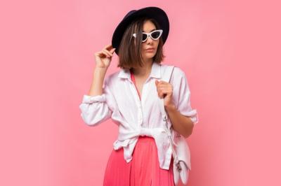 Brunette Woman in Spring Outfit Posing with Stylish Sunglasses – Free Download