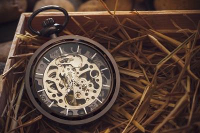 Pocket Watch Winder on Natural Wheat Straw in Wooden Box – Free Stock Photo for Download