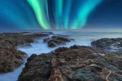 Stunning Green Aurora Borealis Over Ocean Water in Reykjavik, Iceland – Free Download