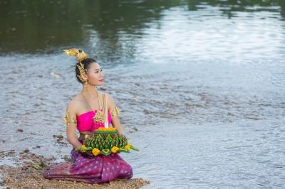 Thai Woman Holding Kratong at Loy Krathong Festival – Free Stock Photo for Download