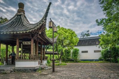 Explore the Beauty of an Old Garden in China – Free to Download