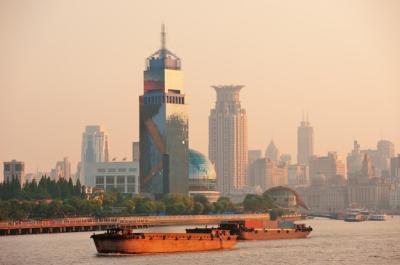 Stunning Boat on Huangpu River with Shanghai Skyline at Sunset – Free Download