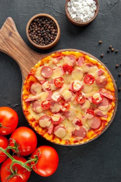 Delicious Cheese Pizza Topped with Sausages and Tomatoes – Free Download