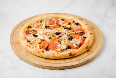 Mixed Ingredient Pizza with Olives, Tomato, and Pepperoni – Free Download