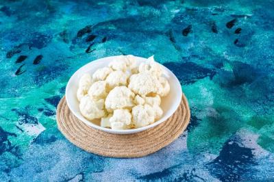 A Bowl of Cauliflower on a Trivet – Free Stock Photo for Download