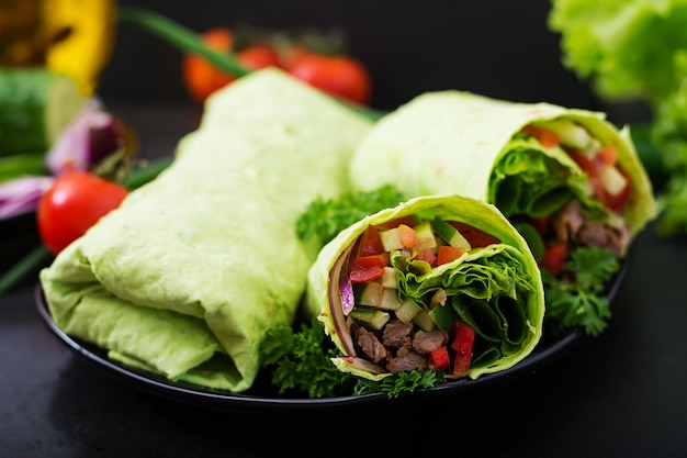 Juicy Beef Shawarma Wrap with Fresh Veggies – Free Stock Photo for Download