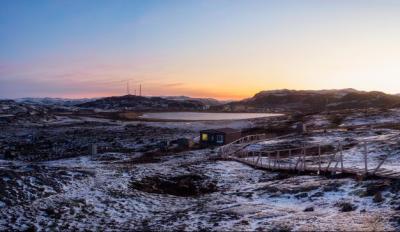 Magenta Winter Dawn: Panoramic Icy Landscape and Mountains in Teriberka, Russia – Free Download