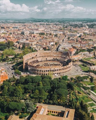 Historic Buildings of Rome: A Stunning Cityscape for Free Download