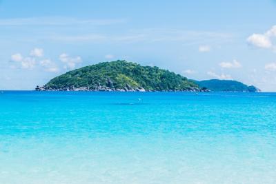 Summer White Sand and Ocean – Free to Download