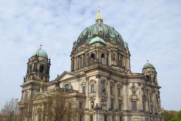 Explore the Beauty of Berliner Dom Church – Free Download