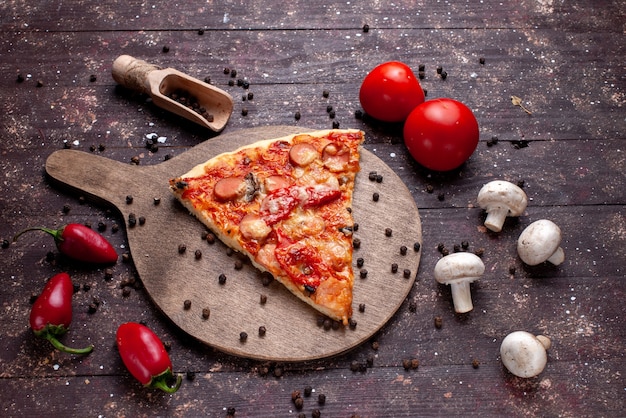 Delicious Pizza Slice with Fresh Mushrooms and Red Peppers – Free Download