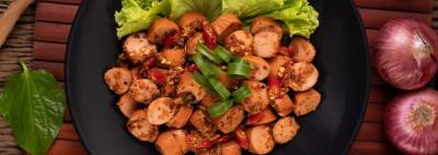 Larb Sausage with Chili Spring Onions and Lettuce on a Black Plate – Free Stock Photo Download