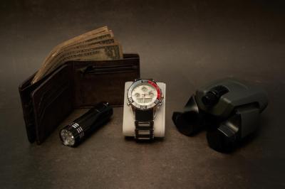 Smart Watch Photos with Complementary Accessories for Bijoux Expositors – Free Download