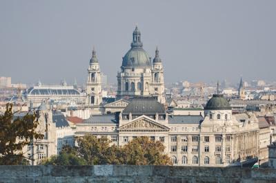 St Stephen Basilica in Budapest – Stunning Views from Across the Danube River | Free Download