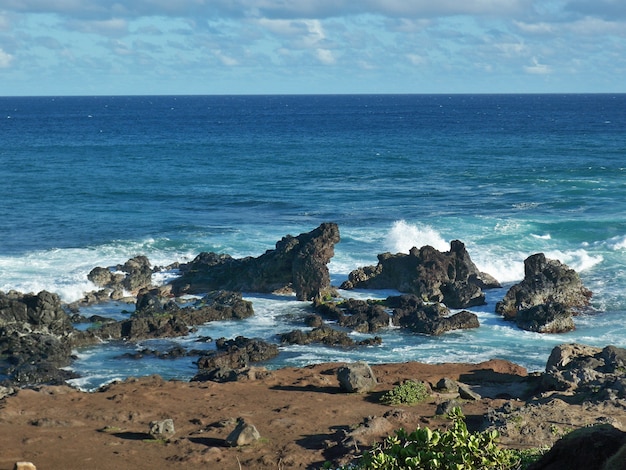 Stunning Sea Waves Splashing on Hawaii’s Rock Formations – Free Download