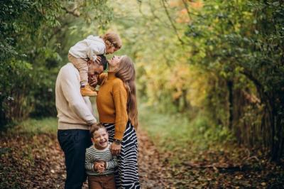 Young Family Enjoying Time with Children in Autumn Park – Free Download