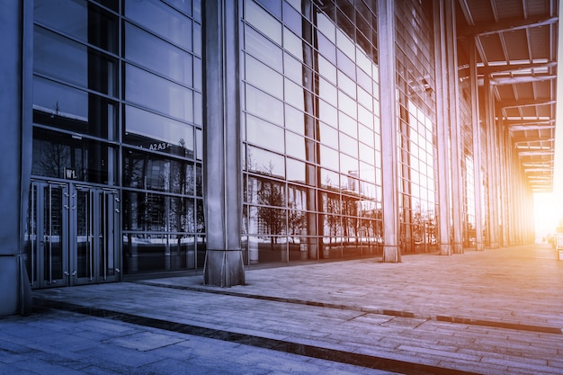 Stunning Glass Wall Architecture at Sunset – Free Stock Photos for Download